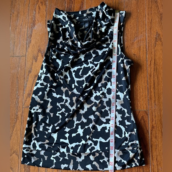 Black and cream animal print sleeveless top. Size small - Picture 4 of 8